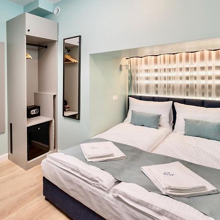 Jess Inn Hostel Rondo Charles De Gaulle Varšava Exteriér fotografie