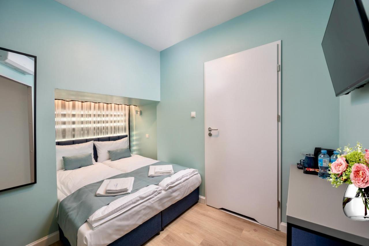 Jess Inn Hostel Rondo Charles De Gaulle Varšava Exteriér fotografie