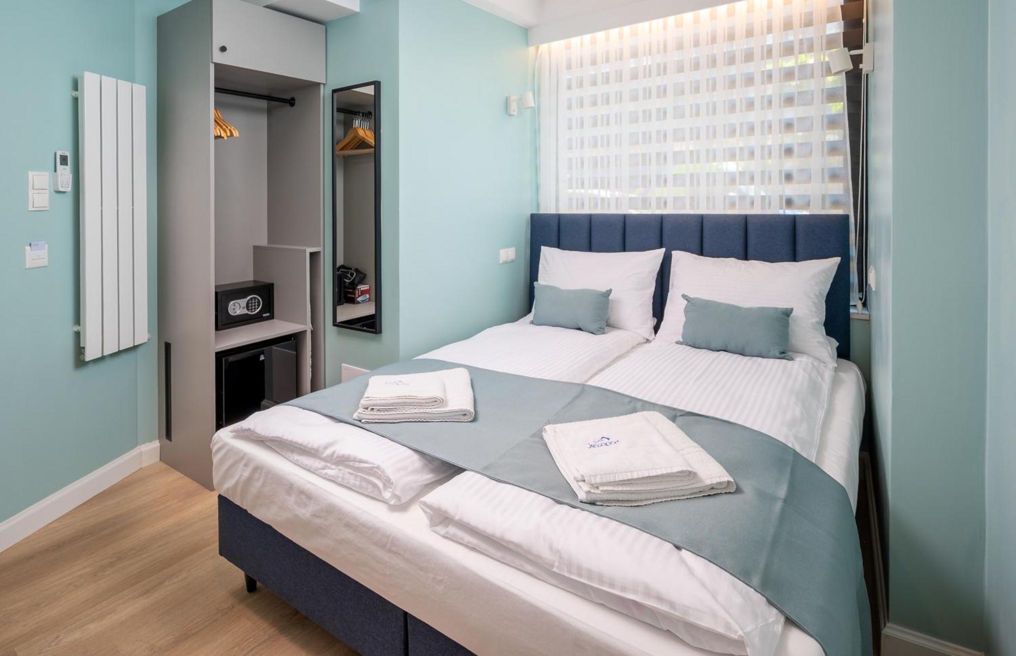 Jess Inn Hostel Rondo Charles De Gaulle Varšava Exteriér fotografie