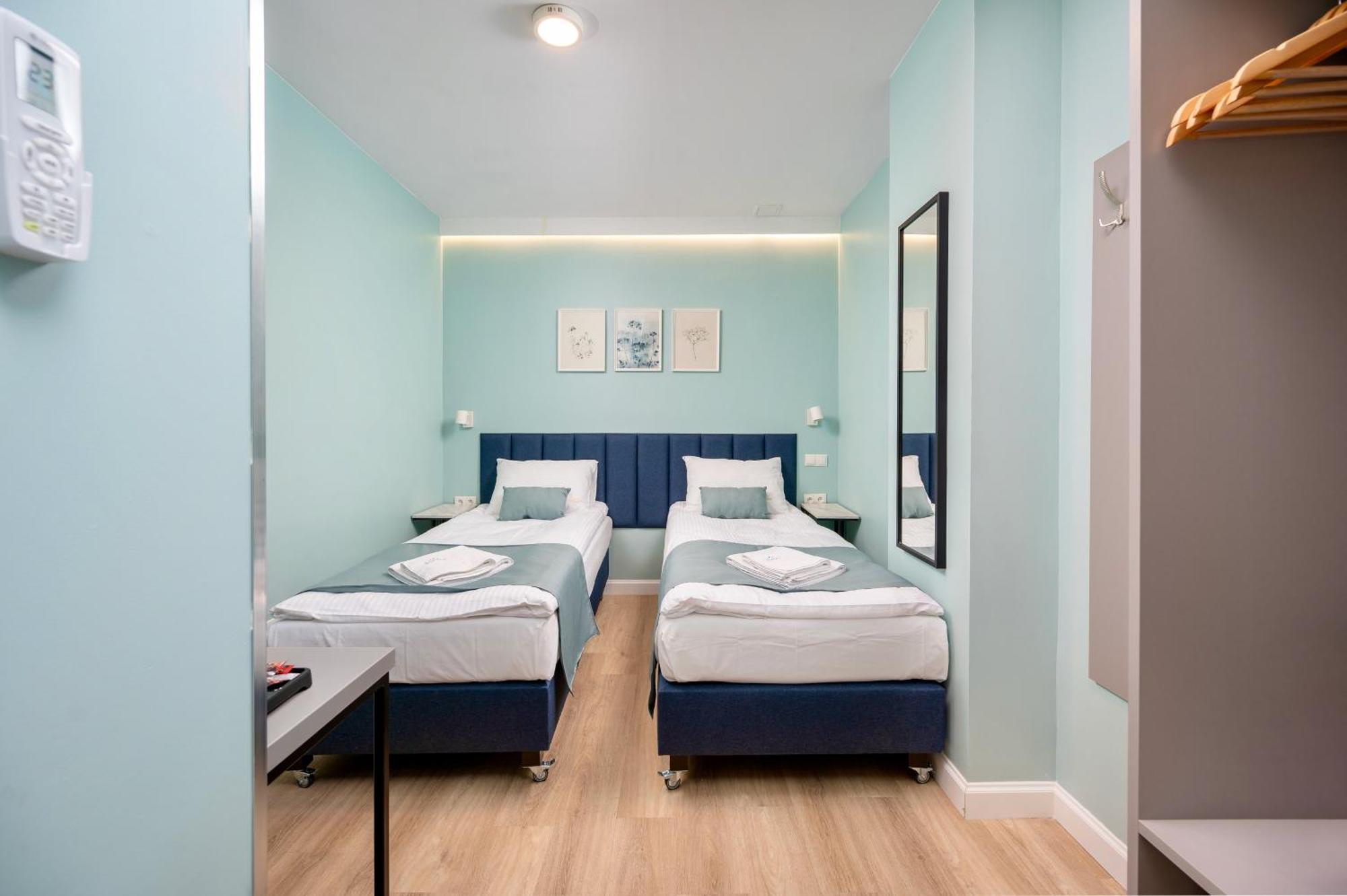 Jess Inn Hostel Rondo Charles De Gaulle Varšava Exteriér fotografie