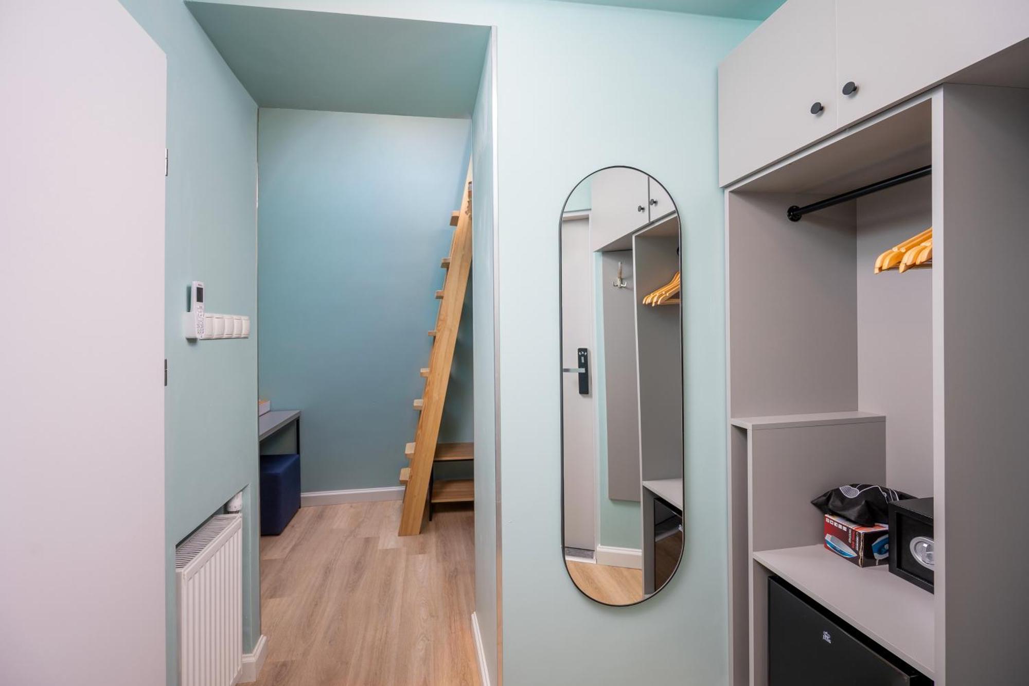 Jess Inn Hostel Rondo Charles De Gaulle Varšava Exteriér fotografie